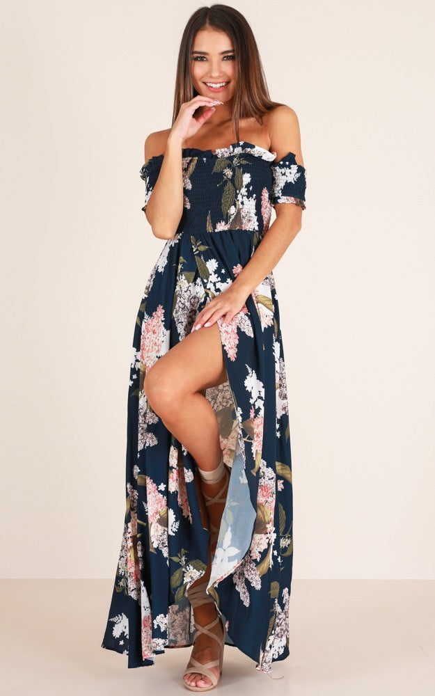 Robe à encolure une ligne, épaules dénudées, taille haute