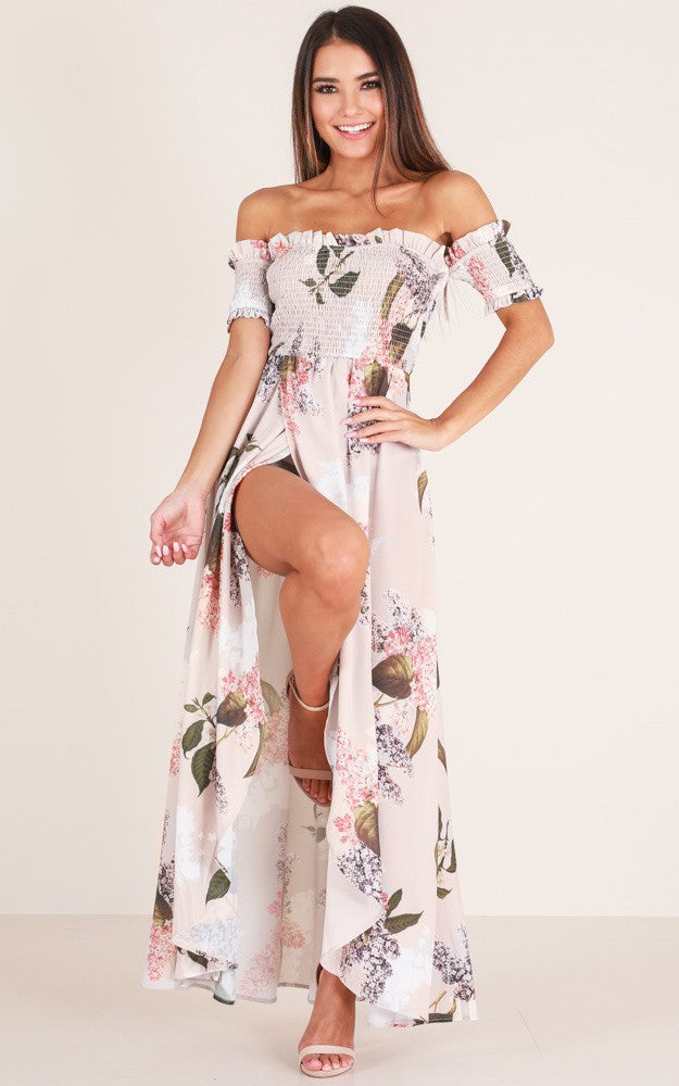 Robe à encolure une ligne, épaules dénudées, taille haute