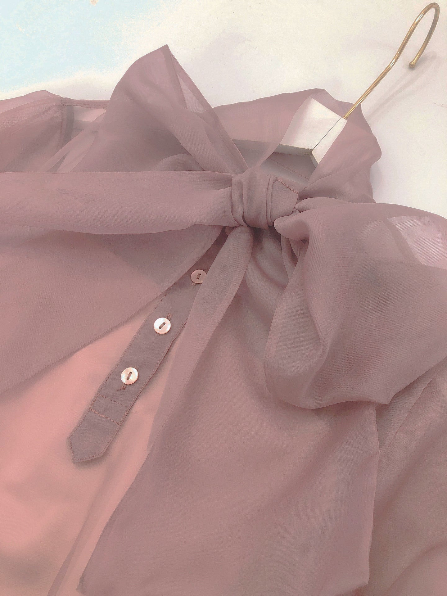 Tulle en mousseline transparente au design élégant et moderne