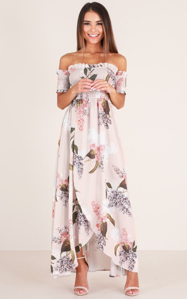 Robe à encolure une ligne, épaules dénudées, taille haute