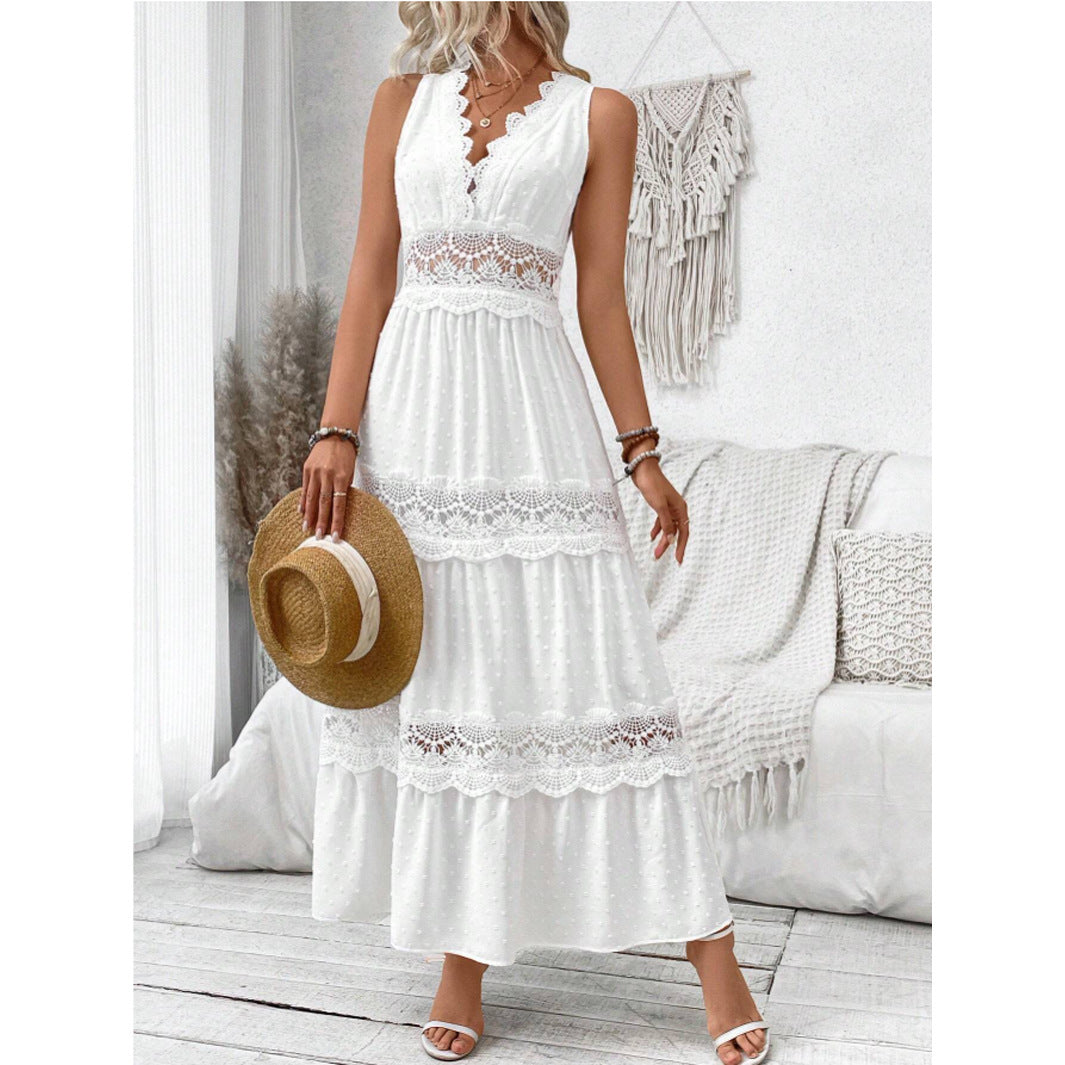 Robe sans manches avec une fente et une broderie en dentelle