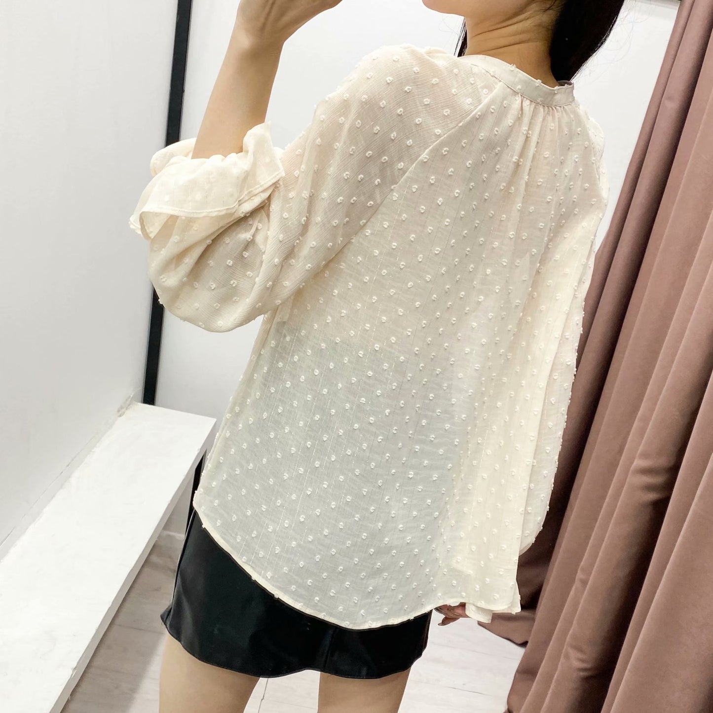 Chemise en tulle à col en V et volants