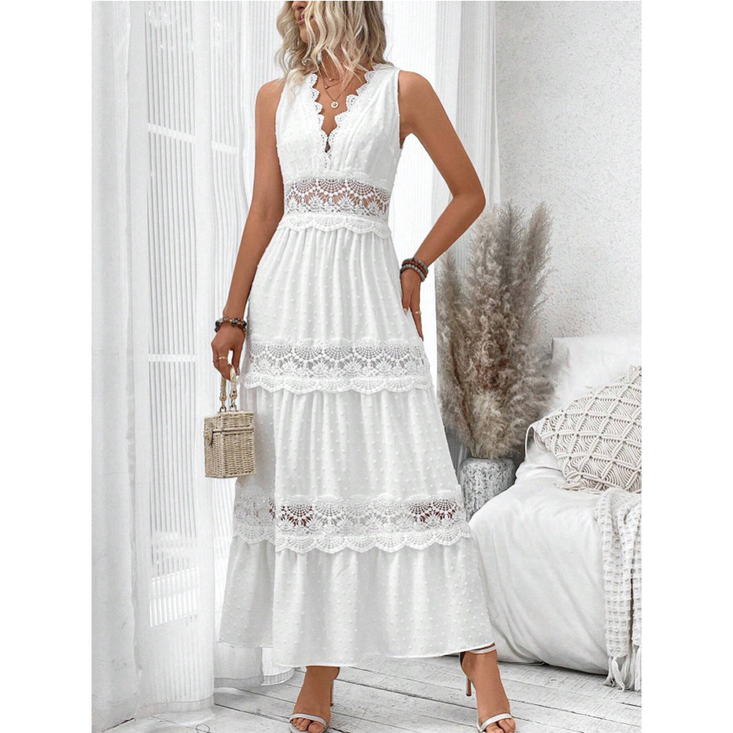 Robe sans manches avec une fente et une broderie en dentelle