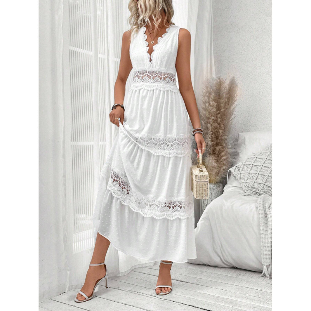 Robe sans manches avec une fente et une broderie en dentelle