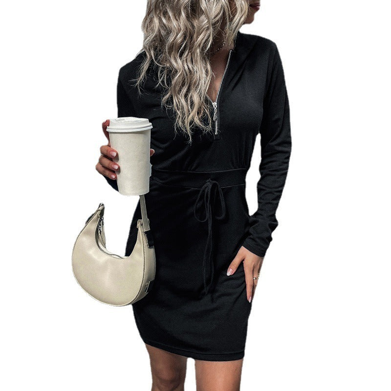 Robe pull à capuche coupe fourreau ajustée