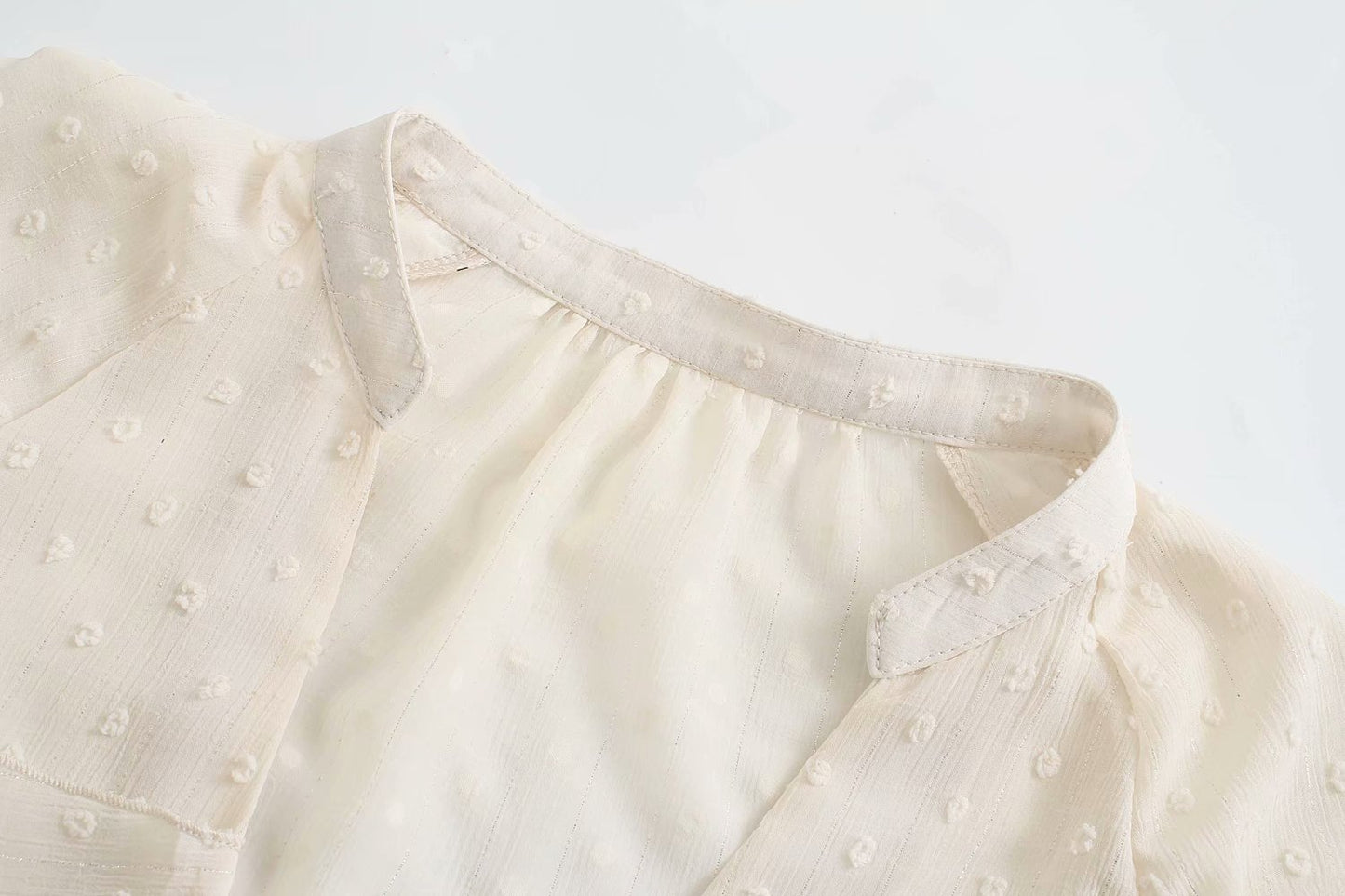 Chemise en tulle à col en V et volants