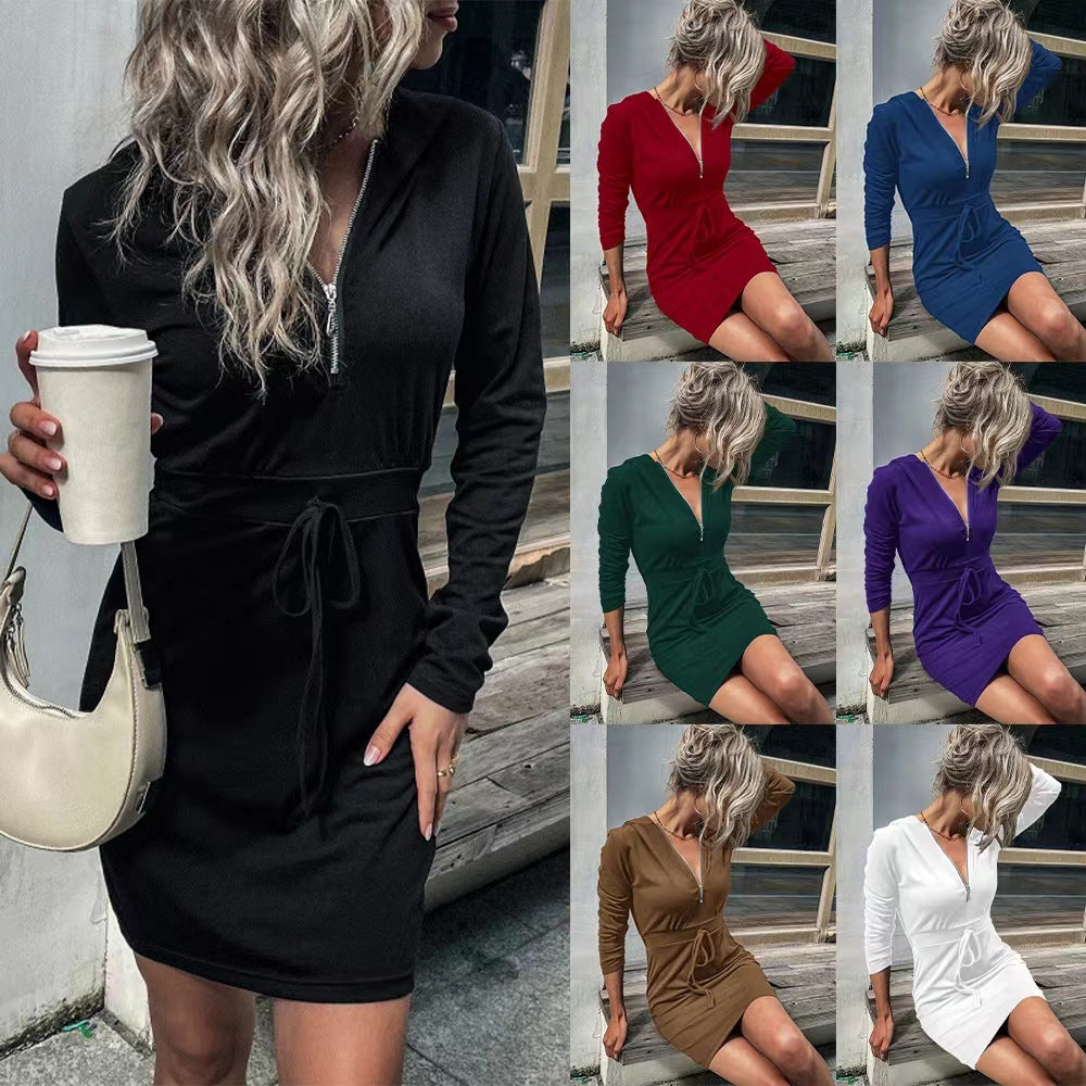 Robe pull à capuche coupe fourreau ajustée