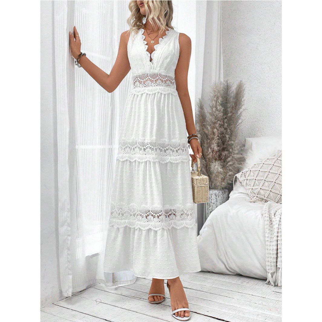Robe sans manches avec une fente et une broderie en dentelle